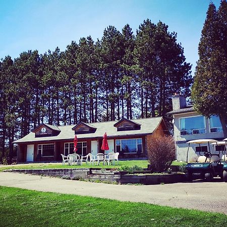 Barry'S Bay Golf Resort Barrys Bay Exterior foto