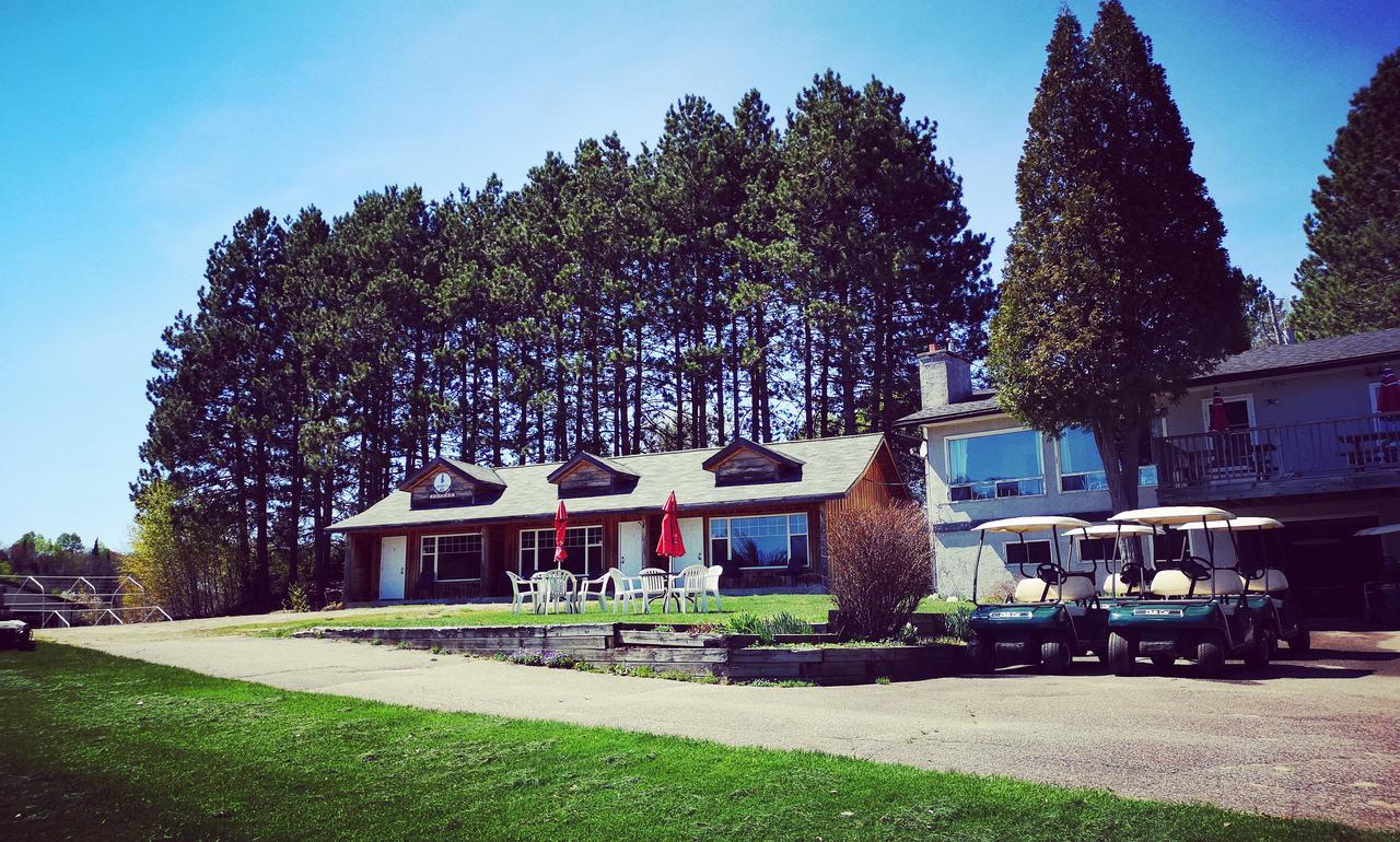 Barry'S Bay Golf Resort Barrys Bay Exterior foto