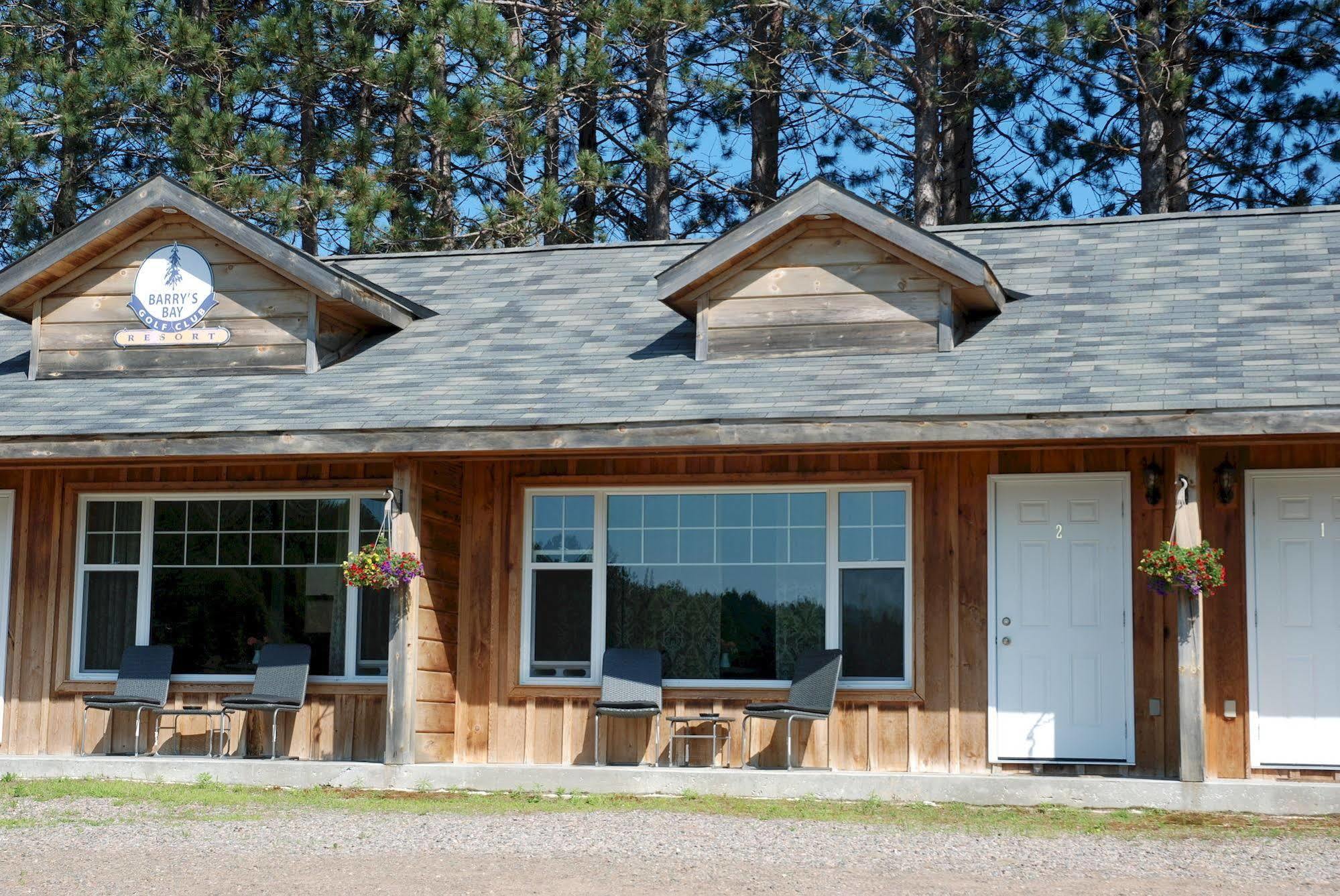 Barry'S Bay Golf Resort Barrys Bay Exterior foto