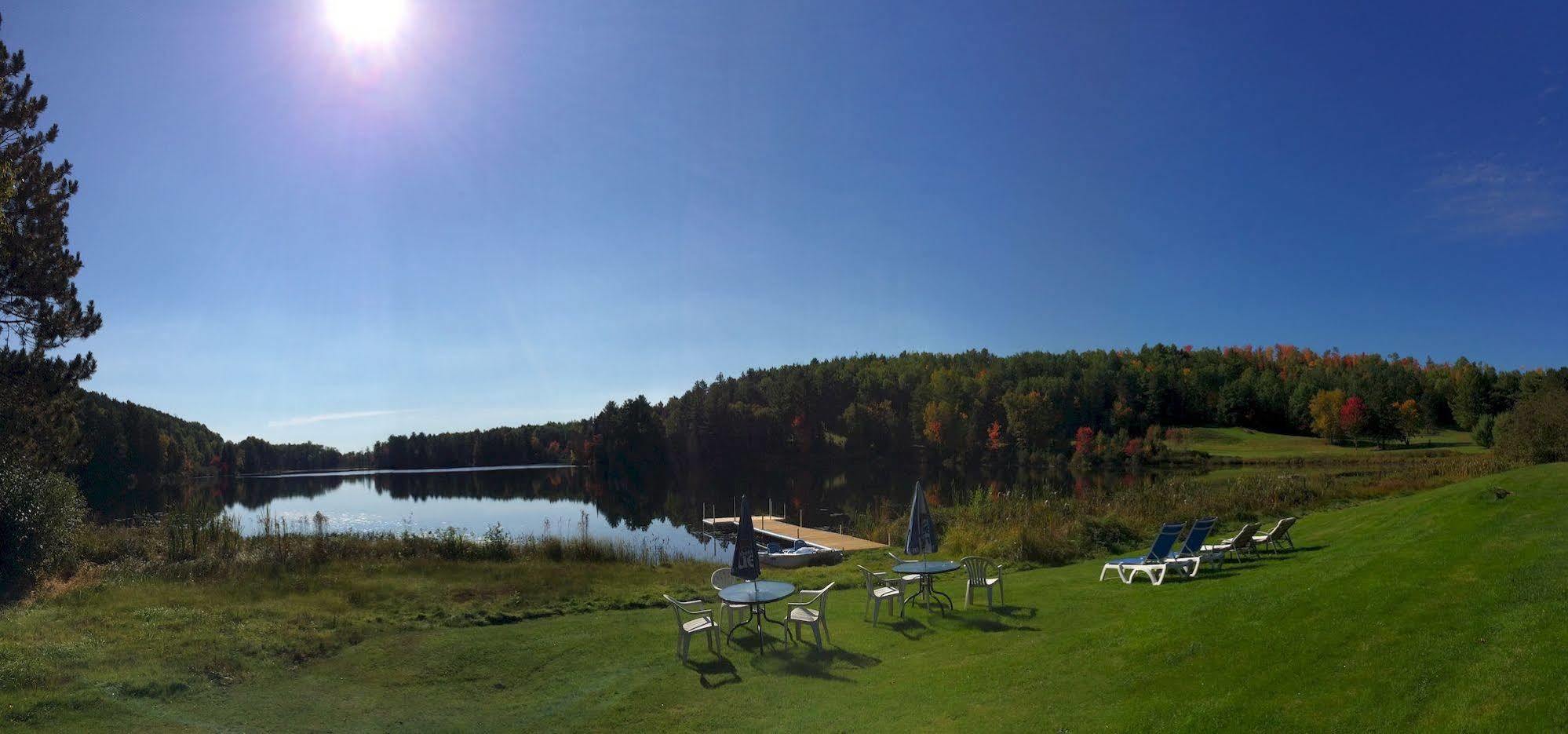 Barry'S Bay Golf Resort Barrys Bay Exterior foto