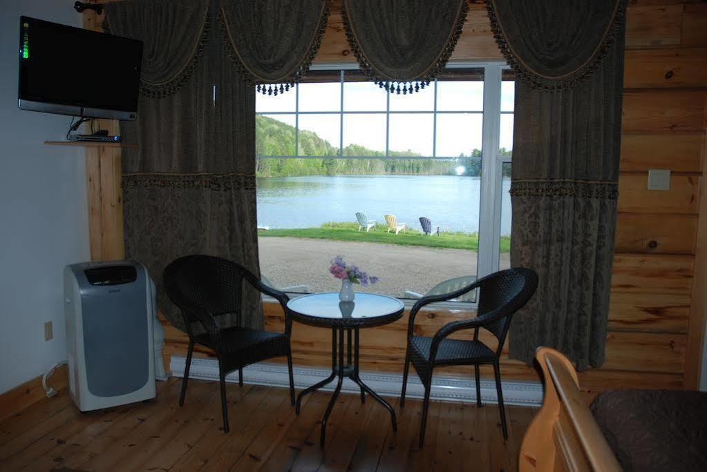 Barry'S Bay Golf Resort Barrys Bay Exterior foto