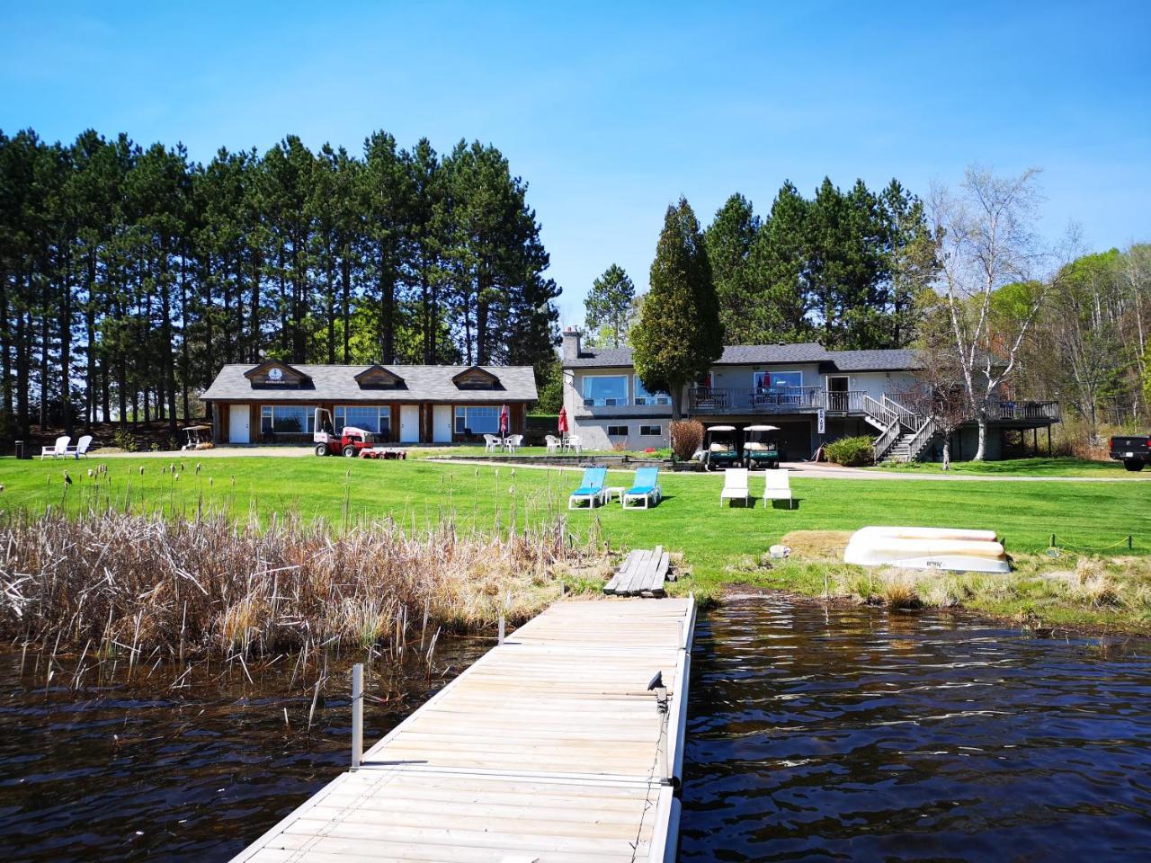 Barry'S Bay Golf Resort Barrys Bay Exterior foto