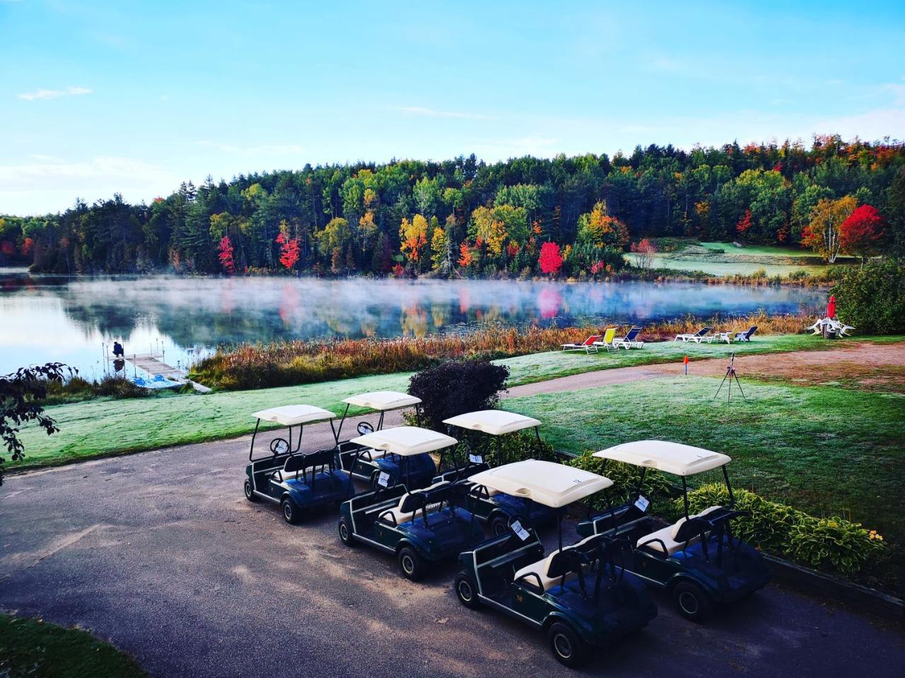 Barry'S Bay Golf Resort Barrys Bay Exterior foto